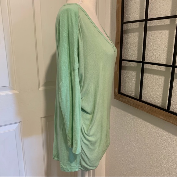 Left of center green top size XS - Picture 7 of 8